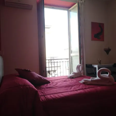 Simsara Nocleg ze śniadaniem 2*
